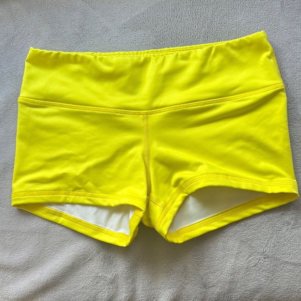 FLEO Bright Yellow Women's Shorts Sz S